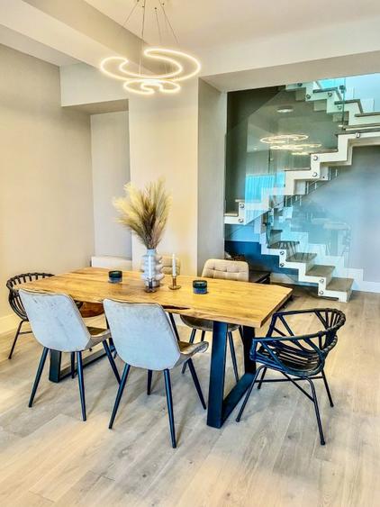 Penthouse- 4 camere cu rooftop de 200mp