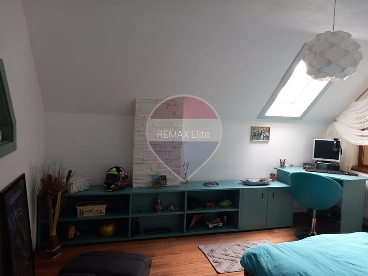 Vilă cu 5 camere de vânzare si 4 bungalow-uri Sacele, Brasov.