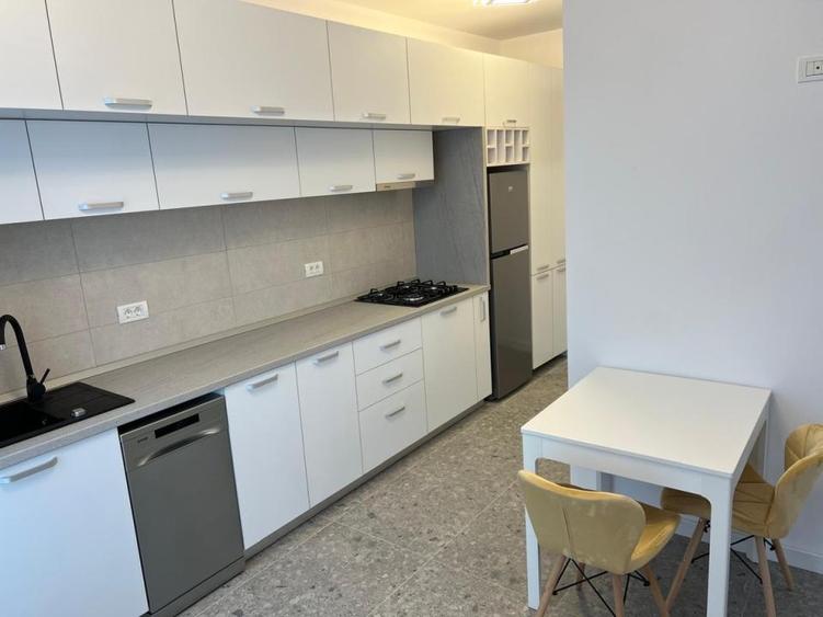 Navodari, 200mp, 4 camere, teren 250mp