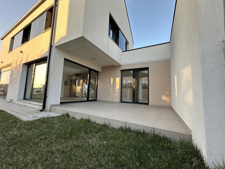 Casa cu 5 camere - Dumbarvita