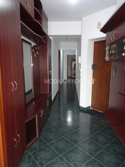 Bloc tip Boutique, constr.2000, cu 2 intrari si parcare subterana - 16