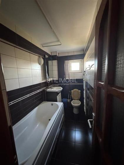 Apartament 3 camere - zona Nicolina(prima stație după Podul Ros) - 8