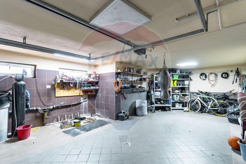 Casă spațioasă 350 mp utili, Teren 650 mp, Garaj subteran, Tractorul - 59