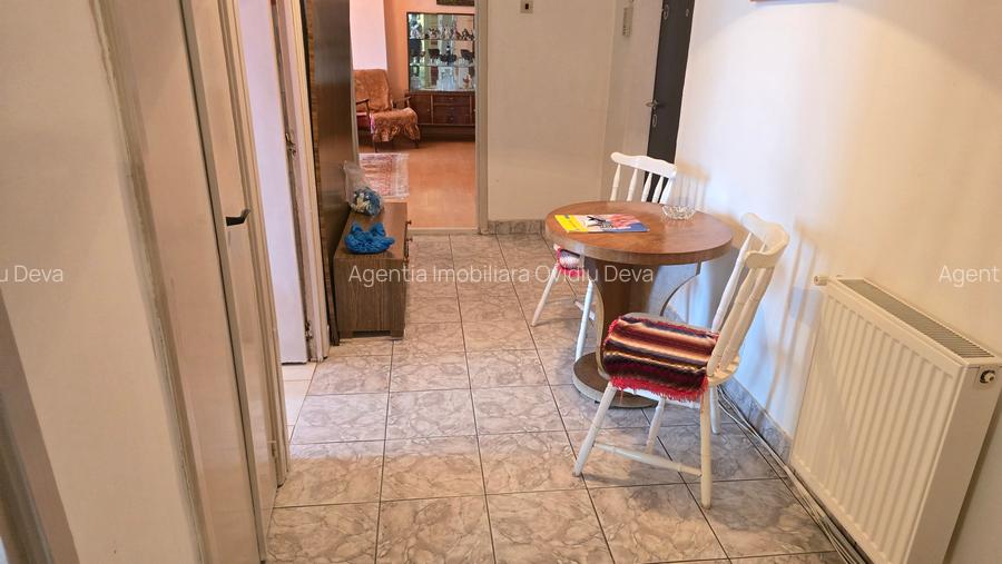 Vand apartament 2 camere decomandat in Deva, etaj 2, zona  Avram Iancu - 8