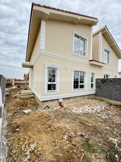 Duplex despartit prin camera tehnica - 4 camere Toate Utilitatile - 2