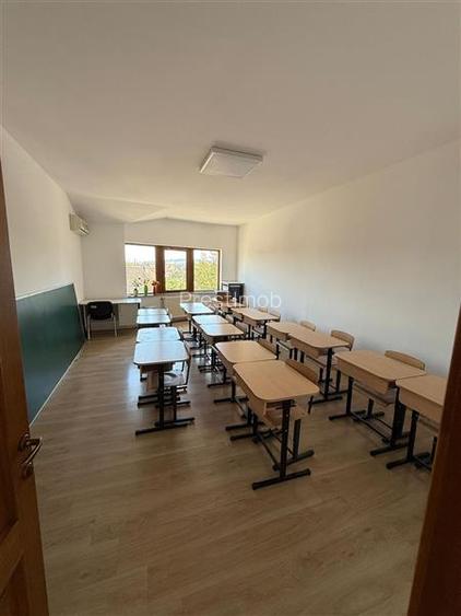 De inchiriat spatiu birouri, 10 birouri , 4 bai, garaj, 4 bai si teren 10 arii,S - 18