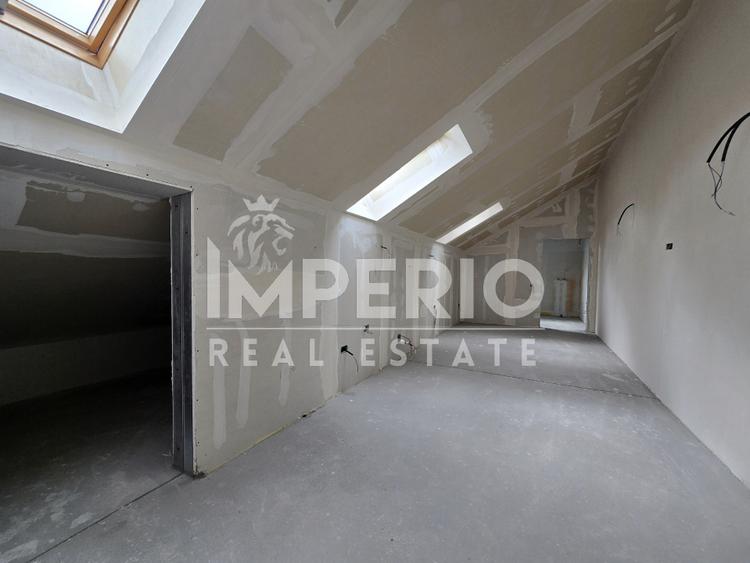 Duplex elegant cu 5 camere si 3 parcari!