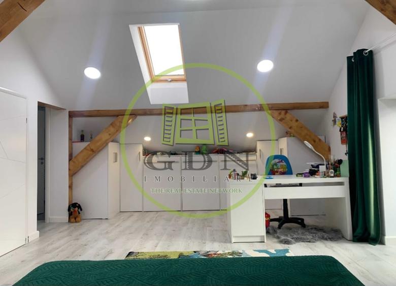 Proprietate 5 camere, suprafata totala 600mp,oferita spre vanzare in Sura Mica.
