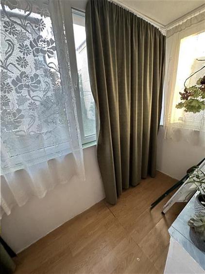 Decomandat cu 2 bai si 2 balcoane la etajul 1 bloc izolat