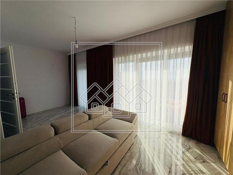 Apartament decomandat cu 2 camere, terasa, mobilat si utilat