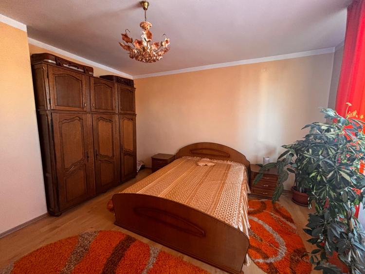 Casă 360 mp + Restaurant închiriat, teren 1000 mp