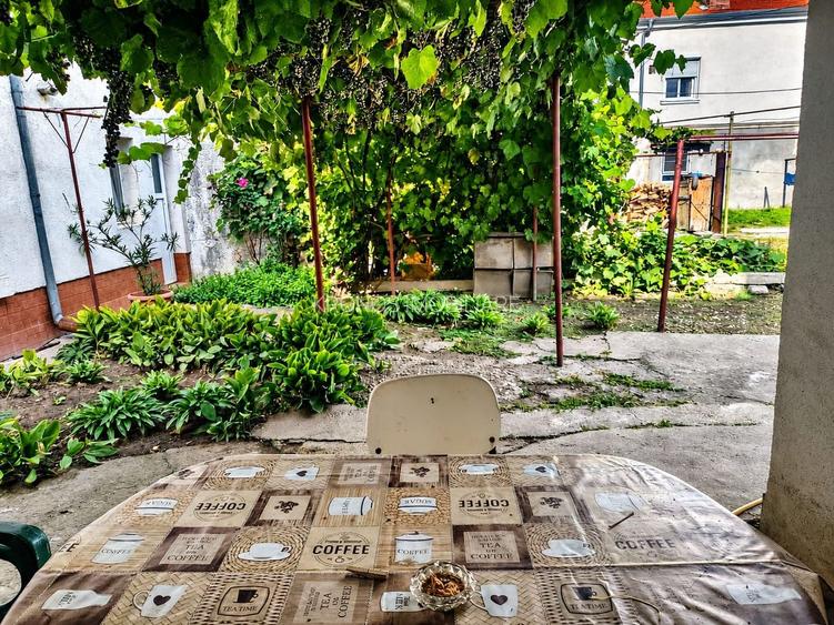 CENTRAL LANGA MARE - CASA CASATORIILOR P+1 ST 130 PRET 299.000 EURO