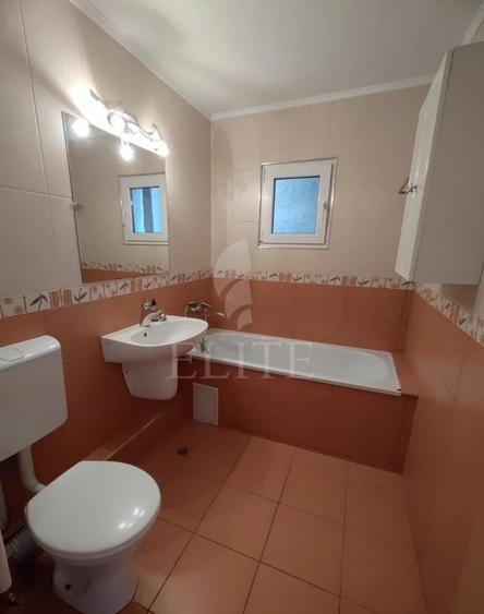 Apartament 4 camere în zona CIPARIU