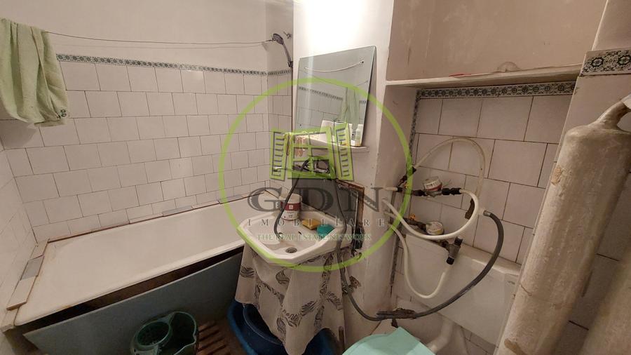 Apartament 2 camere, semidecomandat, 42mp, Craiovita, zona Scoala Elena Farago