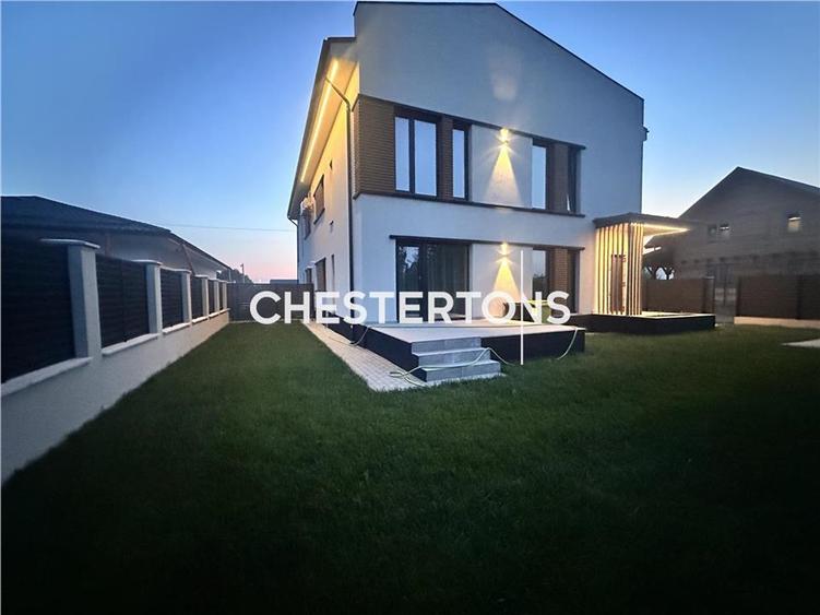 Vila lux +300mp teren , Domnesti