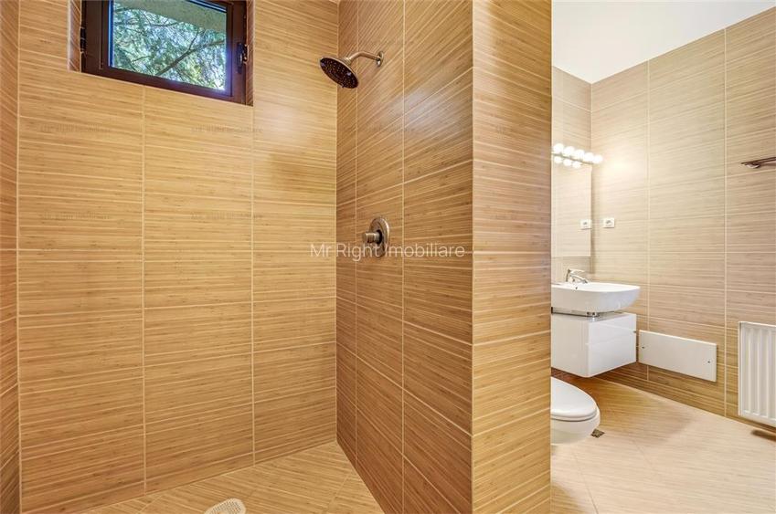 Casa pe 3 niveluri | Terasa cu priveliste | 3 parcari | Pozitie centrala