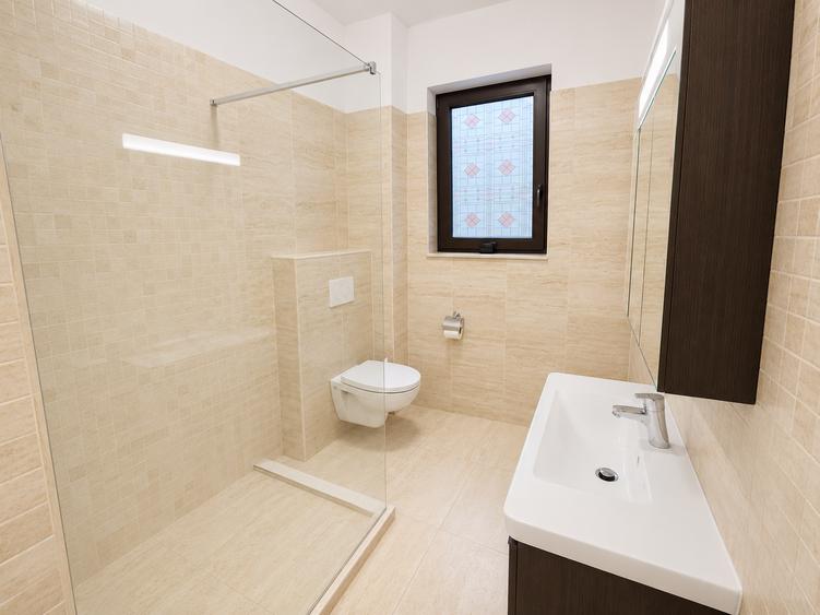 Vila spatioasa de vanzare 7 camere cu gradina amenajata si terasa spectaculoasa
