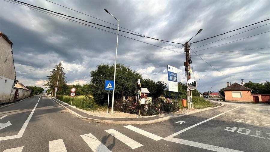 Teren -5 loturi intravilan cu utilități pe teren Harman -589-678 mp