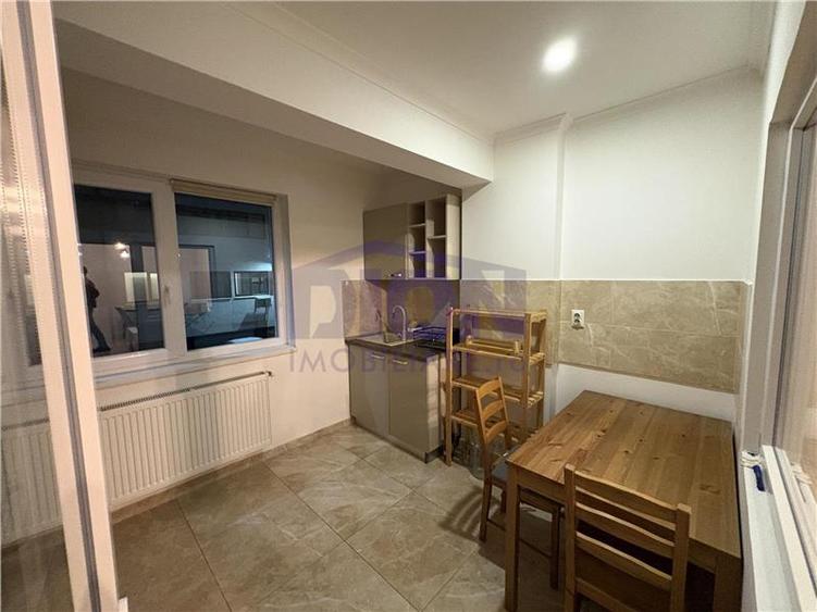 Militari - Rosu , Avangarde 2 camere, 49mp