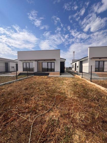Comision 0%. Duplex spatios 120 mp. Panouri solare.  380 mp teren.  La cheie.