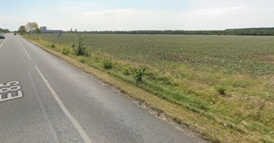 Teren intravilan 4,25ha, deschidere d=110ml la DN2