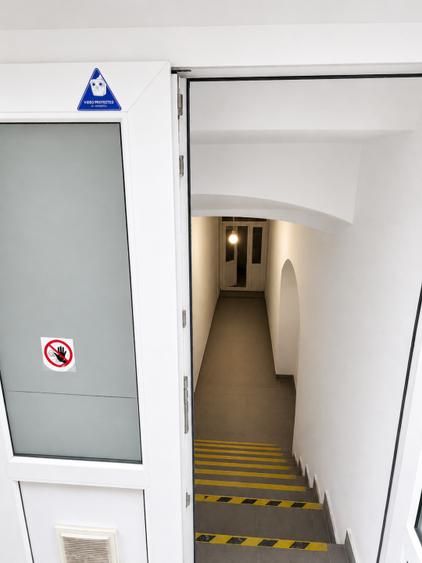 Inchiriez apartament centru vis-a-vis de pompieri langa Hotel Hilton. 100mp str