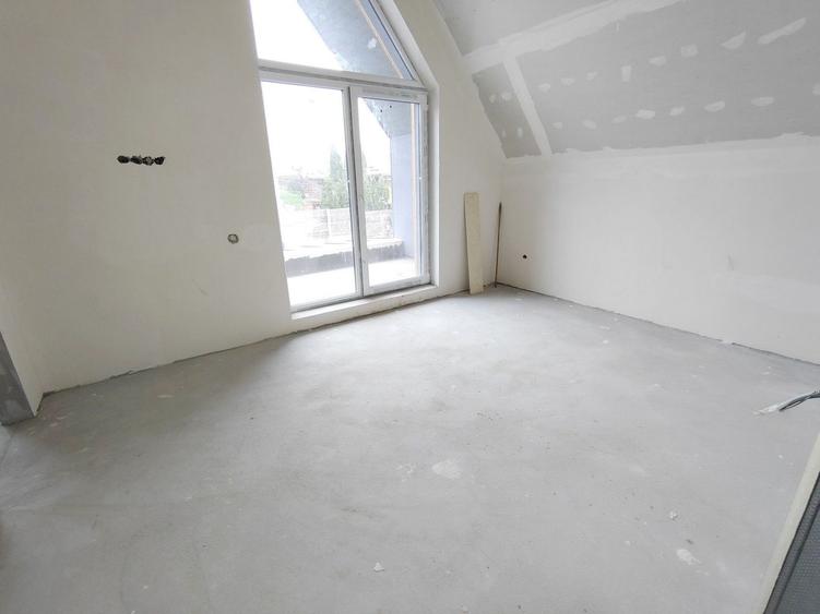 Casa cuplata, noua, intr-o zona de case- linistita,in Dambul Rotund