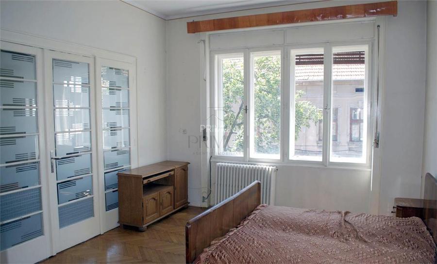 BALCESCU - 4 CAMERE - ETAJ 1 - SPATIOS - 2 BAI - DEBARA - TERASA - ISTORIC -