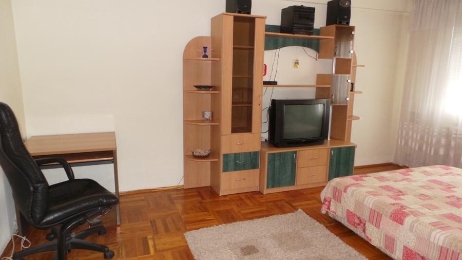 Vanzare garsoniera spatioasa, renovata, mobilata, complet dotata. Proprietar