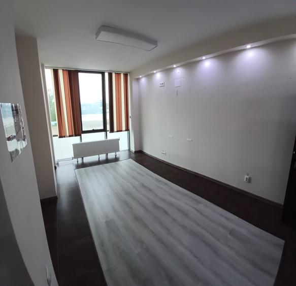 Spatiu comercial pretabil birouri-cabinete