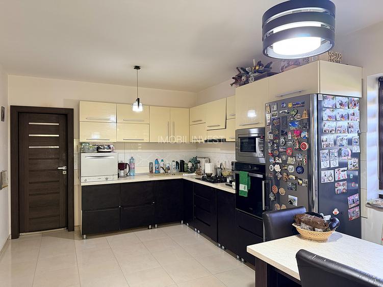 Casă individuală exclusivistă, 4 camere, bucătărie separată, 500 mp