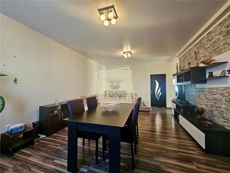 Apartament 3 camere terasa 80 mp si curte 145 mp zona Calea Cisnadiei