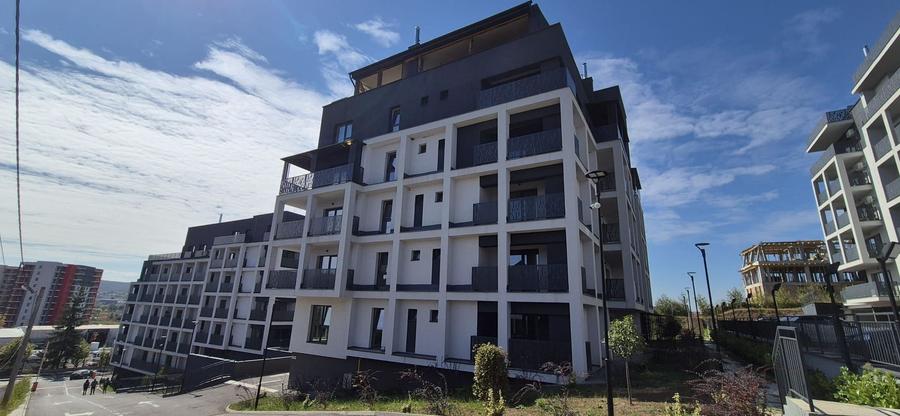 De inchiriat apartament 3 camere, bloc nou