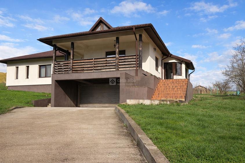 Proprietate cu panorama deschisa, constructie robusta | apus memorabil
