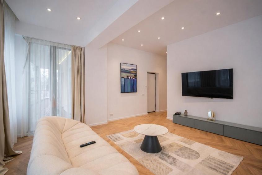 Apartament nou, 3 camere, mobilat, zona Ferdinand