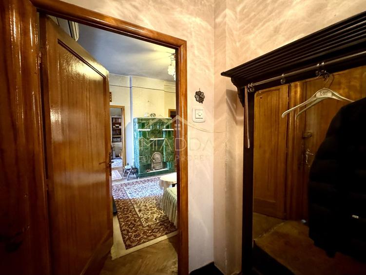 Vila cu 6 camere *310mp* + Garaj // Primăverii