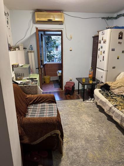 Apartament 2 camere, decomandat ,etaj 2,langa scoala 40