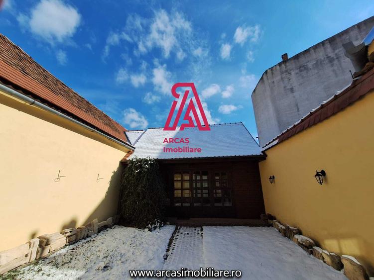 Casa individuala de vanzare cu 4 apartamente-Centrul Istoric Sibiu!