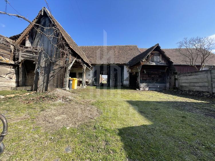 Casă individuală | 2 corpuri | Șură și anexe | teren 1460 mp – Porumbacu De Jos