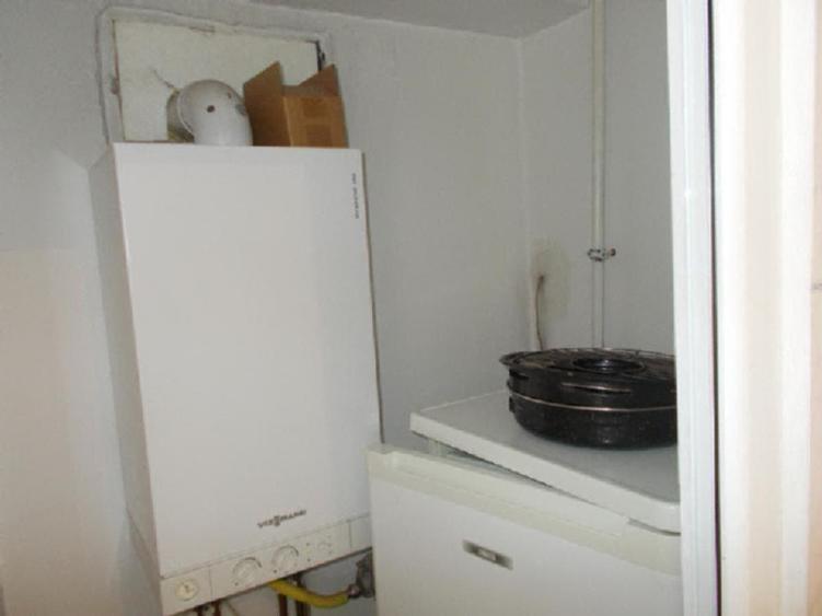 Ofer garsoniera mare,40 m2 decomandata, zona buna (proprietar) 360 euro.