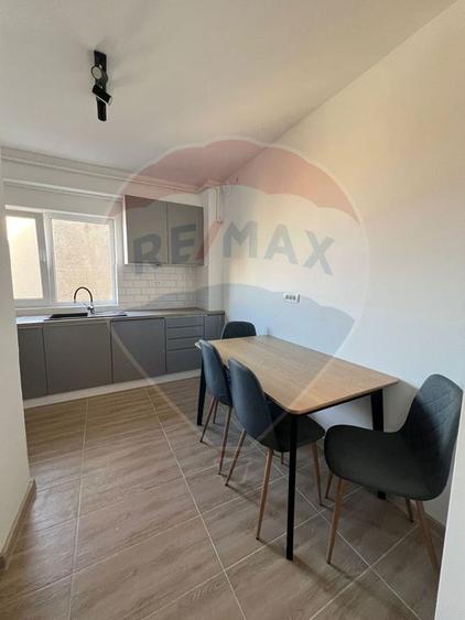 Apartament cu 4 camere de închiriat în zona Polivalenta
