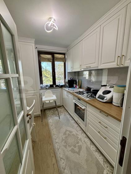Apartament cu 3 camere, etaj 2, renovat complet - zonă Centrală