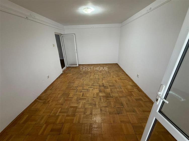 Apartament 2 camere,  58 mp, etaj 3 cu acoperis, zona Scoala 2 - 5
