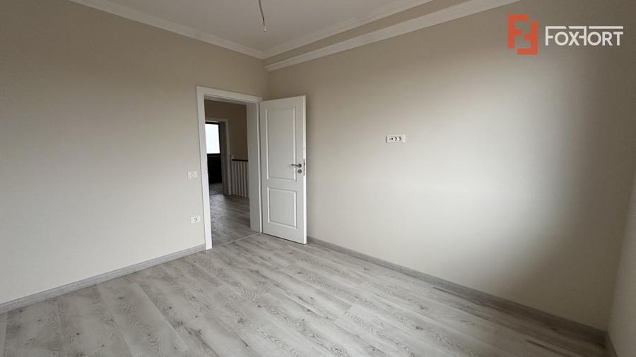 Duplex cu 5 camere despartit prin garaj, zona Giroc
