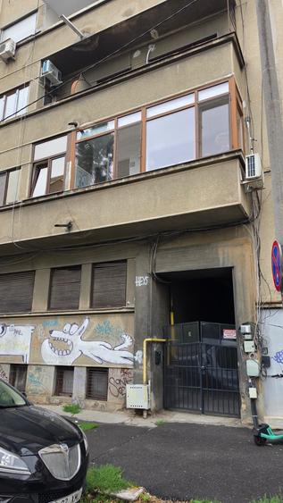 Garsonieră cu curte în centrul vechi, 350 EUR