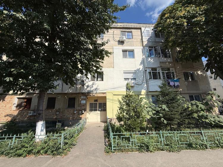 Garsonieră 27 mp cu balcon - etaj 2 - nemobilata -bloc an 1980 - 24