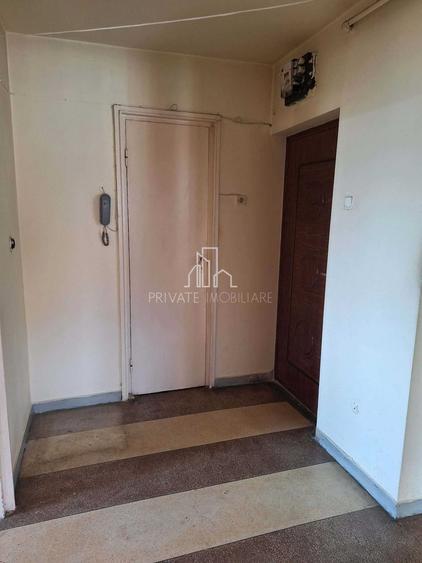 Aparataemnt 3 camere, Etaj intermediar, Dambu