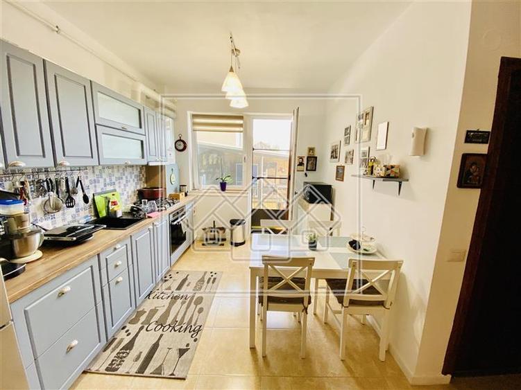 Ap. cu 3 camere cu gradina, situat in zona Calea Surii Mici