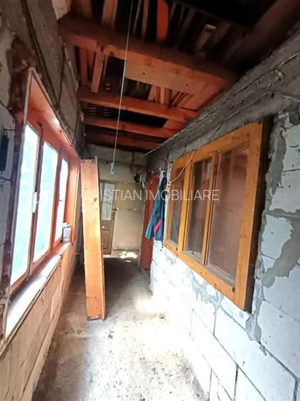 Casa 4 camere, teren 378 mp, deschidere 8 m, Pisc - 8