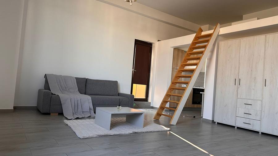 Loft spatios, etaj 12, cu acces exclusiv la toata terasa blocului, gazon natural